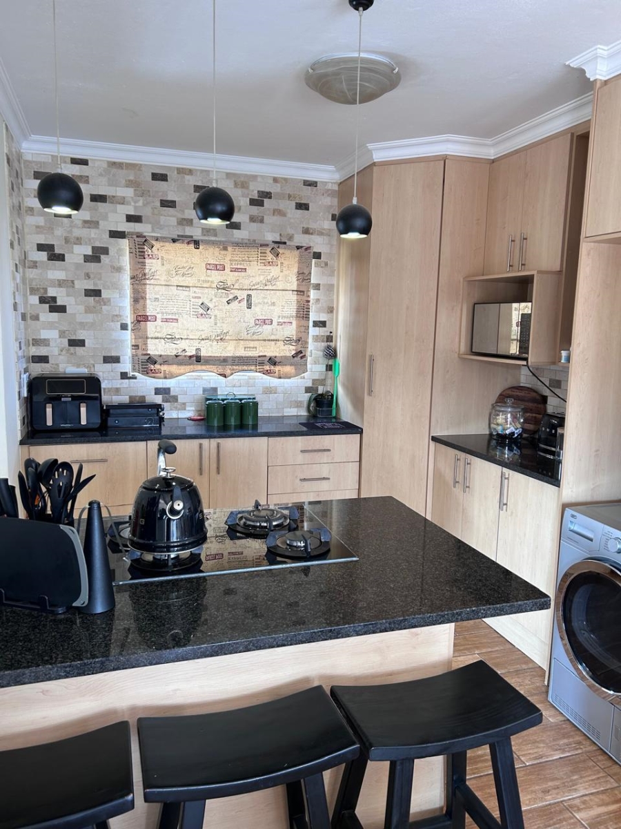 To Let 3 Bedroom Property for Rent in Melodie North West